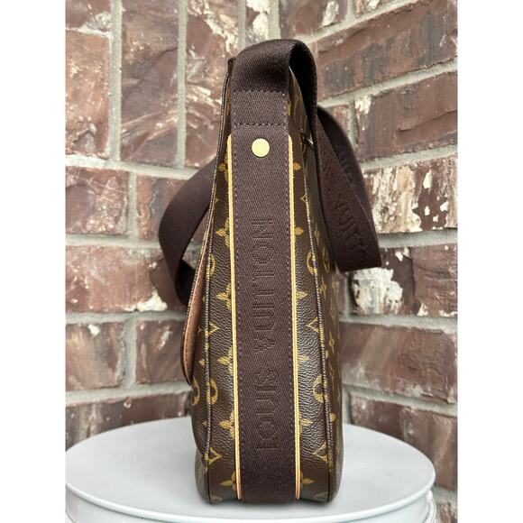 Louis Vuitton Beaubourg Messenger Bag Monogram Canvas MM 89923 - Picture 2 of 13